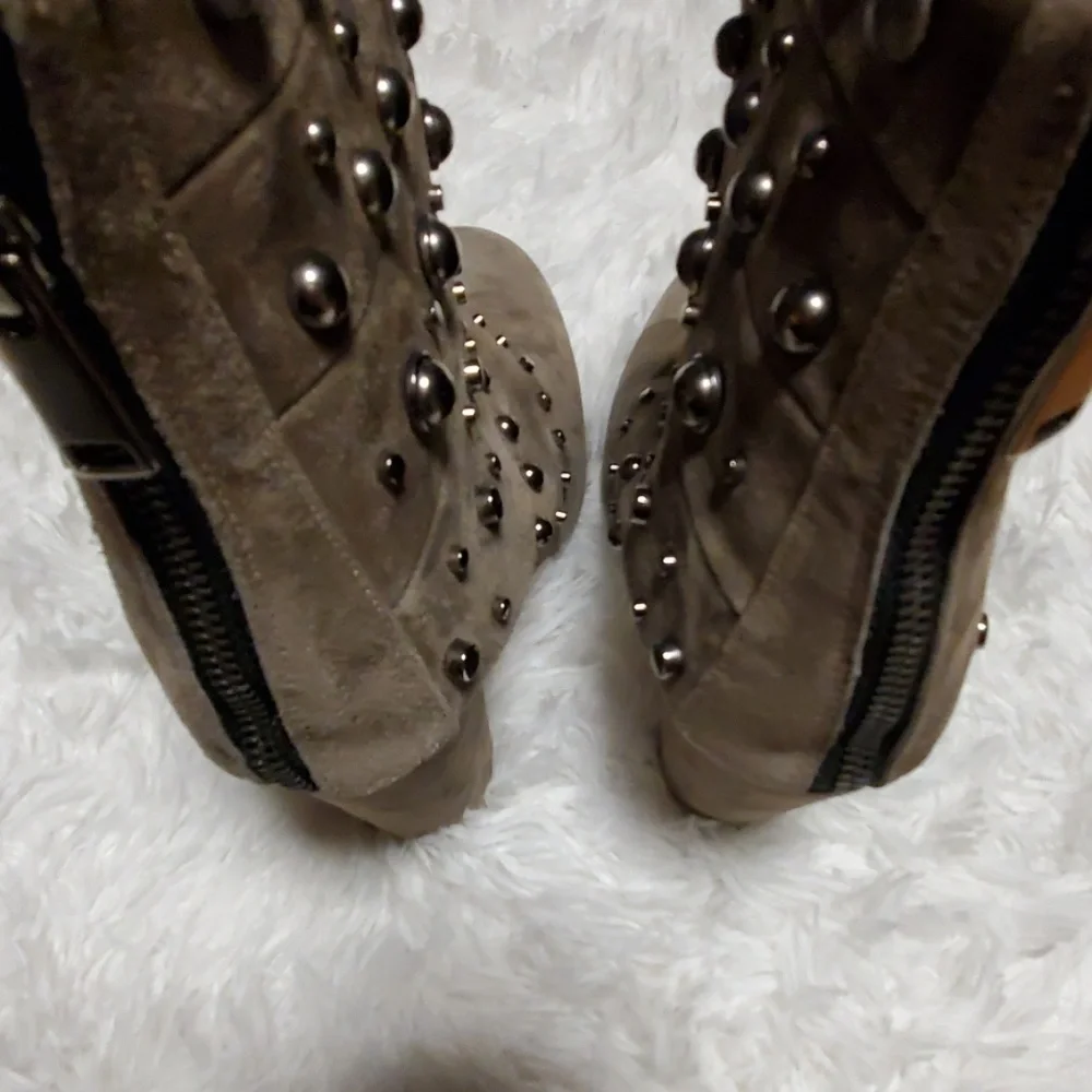 New without tags Badgley mischka kurt booties